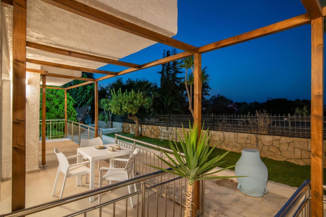 Ariadni Suites Karteros Bagian luar foto