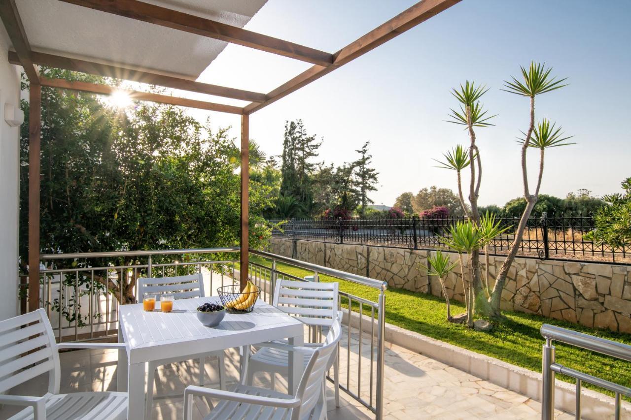 Ariadni Suites Karteros Bagian luar foto